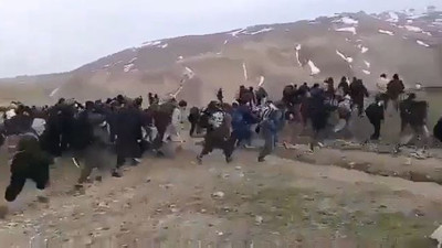 Binlerce kaçak Afgan ve Pakistanlının görüntüleri büyük tepki çekmişti! Van valiliği topu kime attı