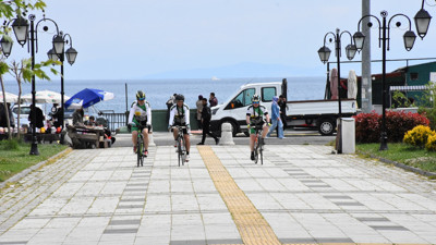 Atatürk'ün doğduğu evden aldıkları toprağı Samsun'a götürmek için bisikletle yola çıktılar