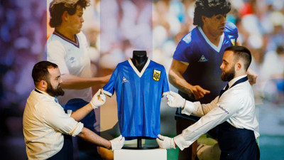 Maradona'nın 'Tanrının eli' forması 7,1 milyon sterline satıldı