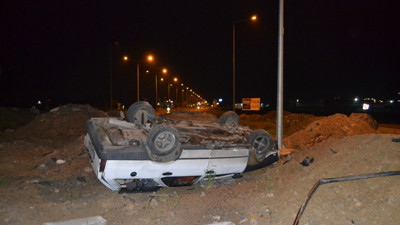 Alkollü sürücü takla atan otomobilden sapasağlam çıktı