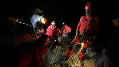 Gezintiye çıktıkları mağarada mahsur kalan kişiler kurtarıldı