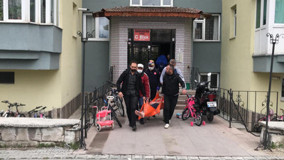 Komşular şüphelenince eve girdi! Aile zehirlenmiş halde bulundu…