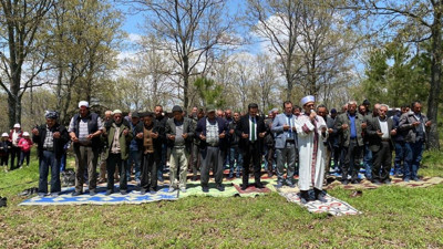 AKP'li Belediye Başkanı ve Kaymakam yağmur duasına çıktı