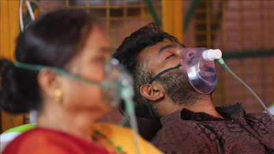 Bitti deniliyor ama AB ilaç düzenleyicisi yeni varyantlara karşı uyardı