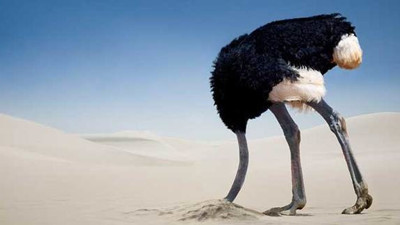 Ümit Özdağ engellenirken yandaş kanallar başını kuma gömdü! Deve kuşu misali görmediler