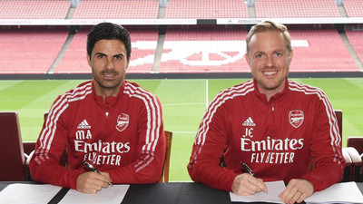 Arsenal, teknik direktör Mikel Arteta'yla 2025'e kadar birlikte yürüyecek