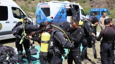 9 gün önce Oltu Çayı'nda kaybolan baba için Ankara'dan özel ekip getirildi