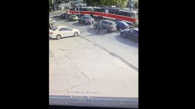 Yok böyle bisiklet kazası. Havada kuş gibi süzüldü