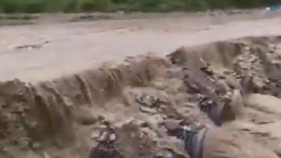 Sinop Türkeli'de dere taştı. 11 köyü birbirine bağlayan yol kapandı