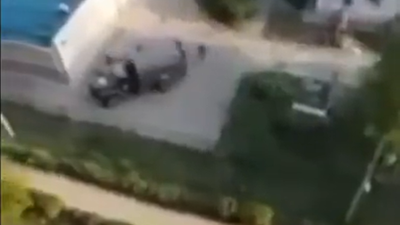 Bu sesi duyan Rus askerleri kaçacak delik arıyor. Ödlek Rusların halini görenler gülmekten ölüyor