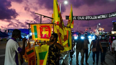 Gözler hükûmette! Başbakan Rajapaksa istifa edecek mi?