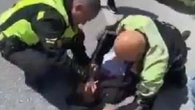 Motosikletli polisten motosiklet sürücüsünü hayata döndüren müdahale