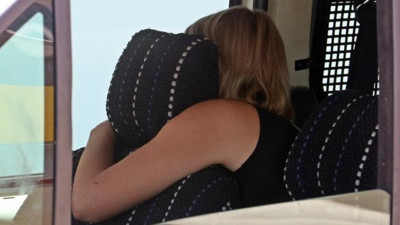 Marketten iç çamaşırı çalan kadın bıçak çekti