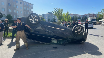 Tuzla'da iki sokak kesişiminde kaza: 2 yaralı