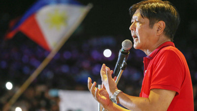 Babadan oğula diktatörlük. Filipinlerde eski diktatör Marcos'un oğlu devlet başkanı seçildi
