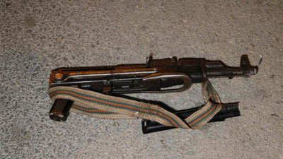 Motosikletli ve kalaşnikoflu kişileri polisin dikkati yakalattı