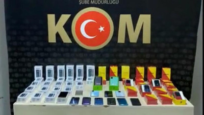İzmir'de gümrük kaçağı cep telefonları ele geçirildi