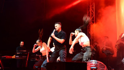 Türkiye turnesine Bursa'dan başlayan şarkıcı Edis: Annem ile babam Bursa'da tanışmış