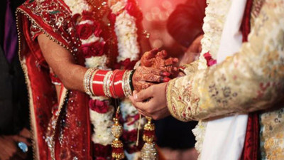 Akılalmaz olay... Elektrikler kesildi, damatlar karıştı!