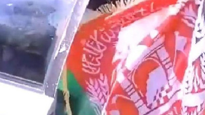 Ne çok severlermiş bayraklarını! Zabıta aracında bayrak asan Afganlar yakalandı