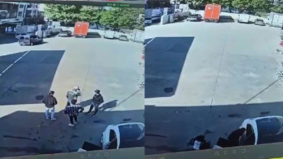 Sultanbeyli'de polisin kovaladığı otomobilin terk edildiği anlar kamerada