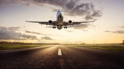 Yolcu uçağı kalkış sırasında alev aldı