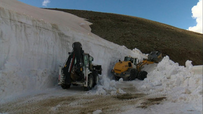 Muş’ta mayıs ayında 5 metrelik karla mücadele