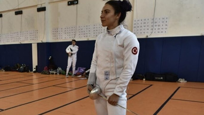 Alkışlar Milli sporcumuz İpek Akşin'e