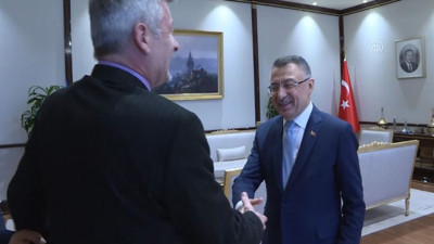 Metin Şentürk, Cumhurbaşkanı Yardımcısı Fuat Oktay'ı Cumhurbaşkanı ilan etti