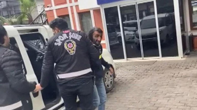 Rambo Okan 3. denemesinde Boğaz'daki Trabzonspor bayrağını kesti