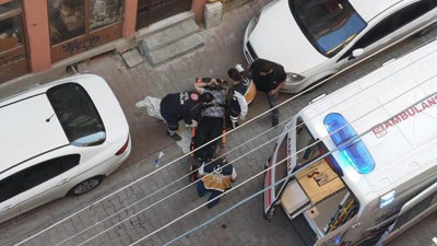 Sokak ortasında silahla vurulan kişi yaralandı