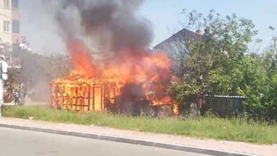 Bağımlıların uğrak yeri ahşap ev cayır cayır yandı