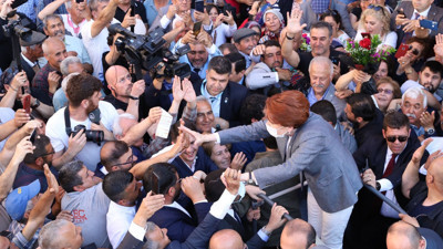 Meral Akşener 60 bin nüfuslu ilçede Başbakan gibi karşılandı. Mersin Mut’ta iğne atsan yere düşmez!