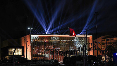 Bir kişinin üzerinden üç silah çıktı. Taksim AKM'nin önünde hareketli dakikalar
