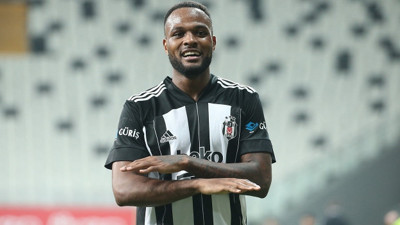 Beşiktaş'ta Larin gelişmesi. Gelecek sezon için takımda kalmak istiyor