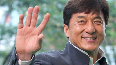 Jackie Chan 350 milyon dolarlık servetinden oğluna 1 kuruş bile vermiyor. Babasının açıklamasını duyan oğlu şoka girdi. Kimi Jackie Chan’e hak verdi kimi eleştirdi