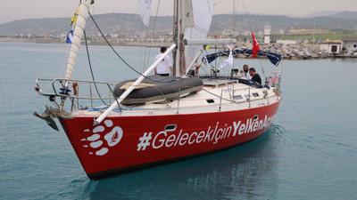 İklim değişikliğine dikkati çekmek için yelken açan denizciler Hatay'a ulaştı
