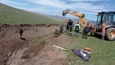 Bataklığa saplanan büyükbaş hayvan kurtarıldı