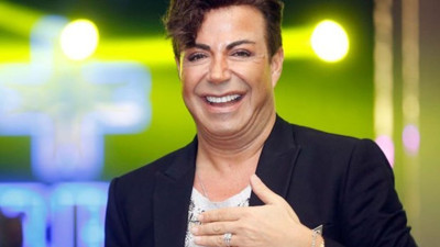 Ünlü şarkıcı Fatih Ürek'e, akıllı mercek taktılar