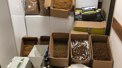 Kaçak tütün satılan iş yerine baskın