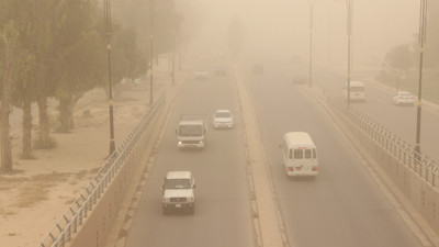 Kum fırtınası bir ülkeyi esir aldı