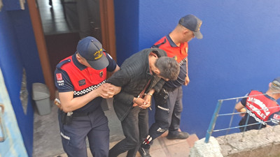 Altınlarla kaçmaya çalışan telefon dolandırıcıları yakalandı