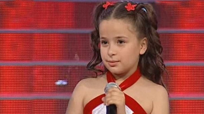 Fıstık gibi genç kız oldu. O artık 23 yaşında. Ses yarışmasında Fındık Kurdu lakabıyla tanındı