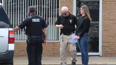 Evli kadın öğretmeni kocası kız öğrencisiyle yakaladı