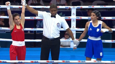 Helal olsun Ayşe. Dünya Kadınlar Boks Şampiyonası'nda finale yükseldi