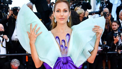 Meryem Uzerli Cannes'da kanatlandı! Kırmızı halıya kıyafetiyle damga vurdu
