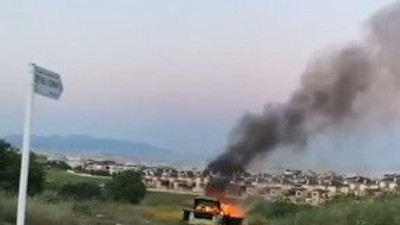 Bursa'da iki otomobil alev alev yandı