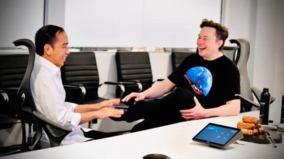 Elon Musk yemeğine tepsi diye öyle bir şeyi seçti ki... Başka bir şey bulamadın mı Musk?