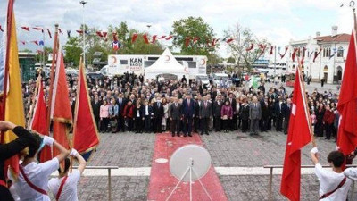 Kadıköy'deki 19 Mayıs törenlerinde MHP'liler ile CHP'liler arasında kavga çıktı