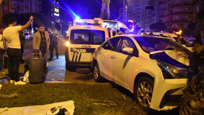 Polis aracıyla otomobil çarpıştı: 4 yaralı